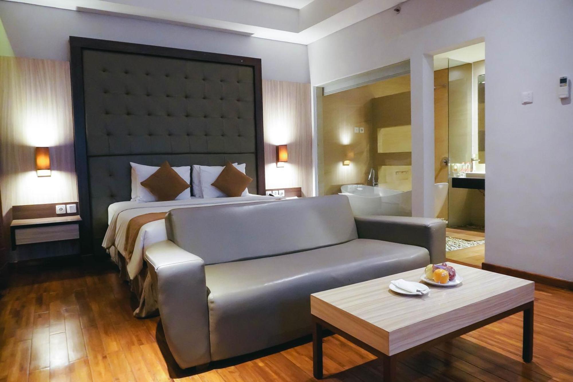 Crystal Lotus Hotel Yogyakarta Melati Ngoại thất bức ảnh